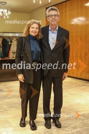 mag. Tadeja Kuhar, predstavnica Državne revizijske komisije za odnose z javnostmi;  Andrej  Kren, direktor PC BrdoZločin na Kozjem otoku, premiera v MGL