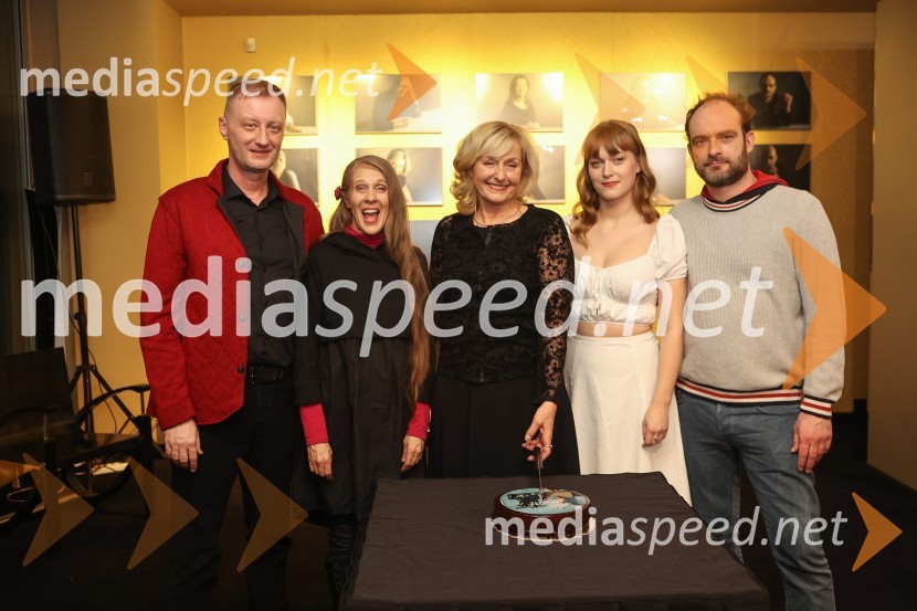  Alen Jelen, režiser, dramaturg, umetniški vodja, igralec;  Nataša Tič Ralijan, igralka;  Judita Zidar, igralka;  Julita Kropec, igralka;  Gregor Gruden, igralecZločin na Kozjem otoku, premiera v MGL