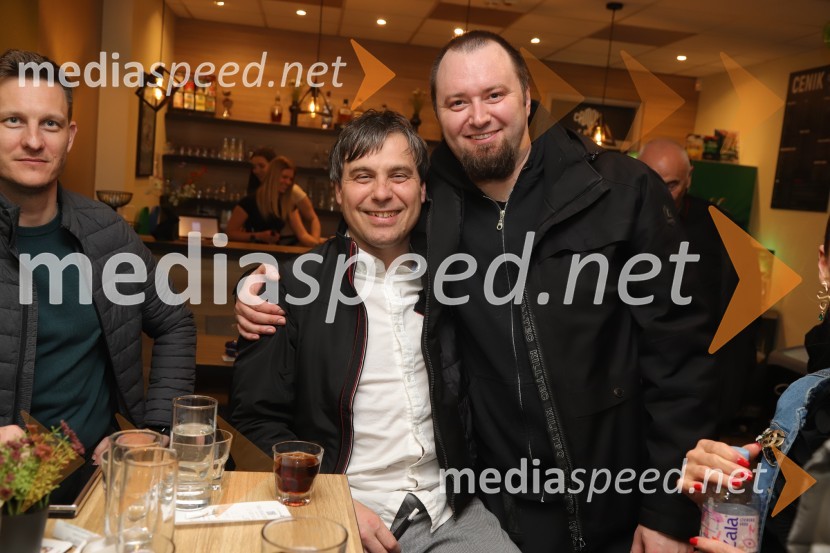  Miroslav Sarkičević;  ... Z britanskimi legendami na odru še slovenske, Slade & Get back