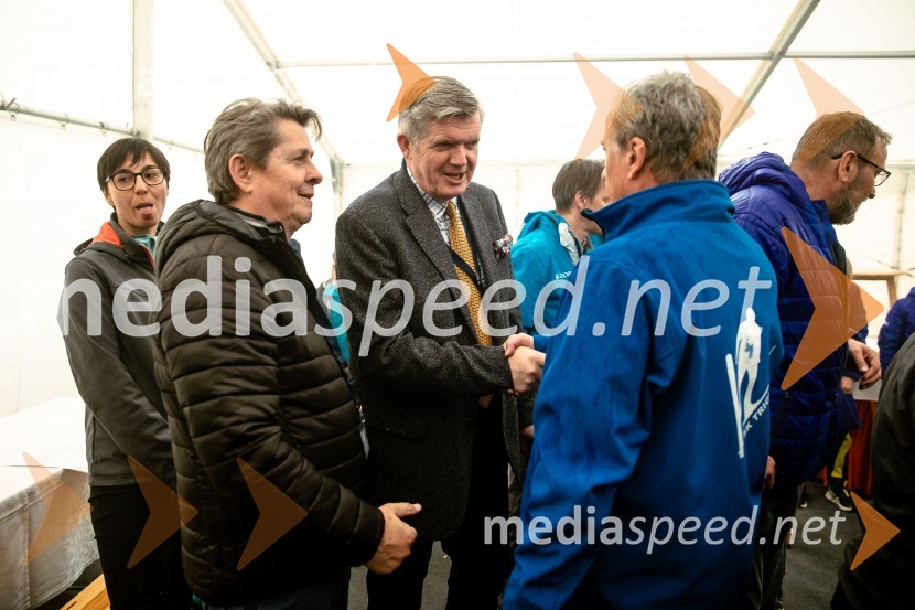  Borut Meh, predsednik smučarskih skokov in nordijske kombinacije;  Tomaž Kunstelj, diplomat;  ... Sprejem smučarskih skakalcev Prevc v rodni Dolenji vas