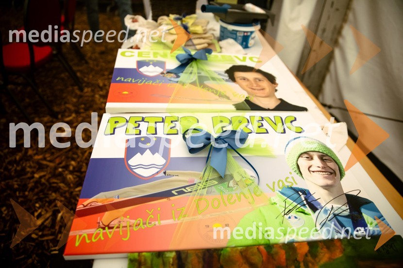 Sprejem smučarskih skakalcev Prevc v rodni Dolenji vas