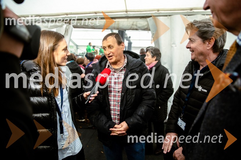  Božidar- Dare Prevc, oče Petra PrevcaSprejem smučarskih skakalcev Prevc v rodni Dolenji vas