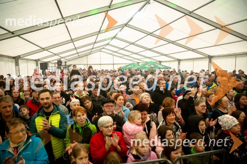 Sprejem smučarskih skakalcev Prevc v rodni Dolenji vas