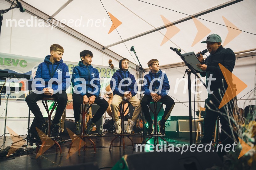 Sprejem smučarskih skakalcev Prevc v rodni Dolenji vas