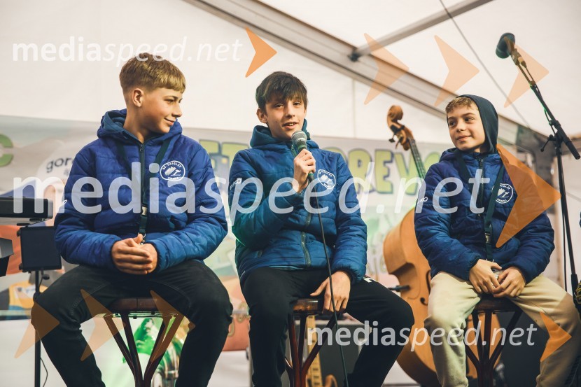 Sprejem smučarskih skakalcev Prevc v rodni Dolenji vas