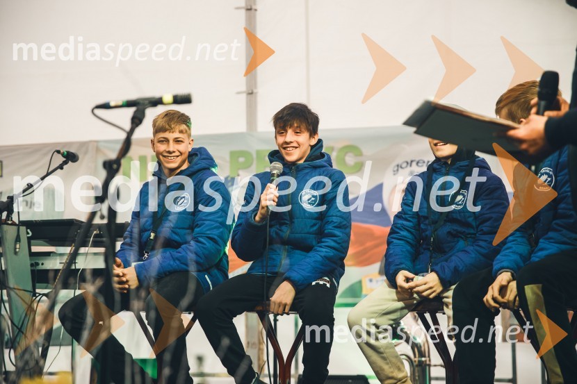 Sprejem smučarskih skakalcev Prevc v rodni Dolenji vas