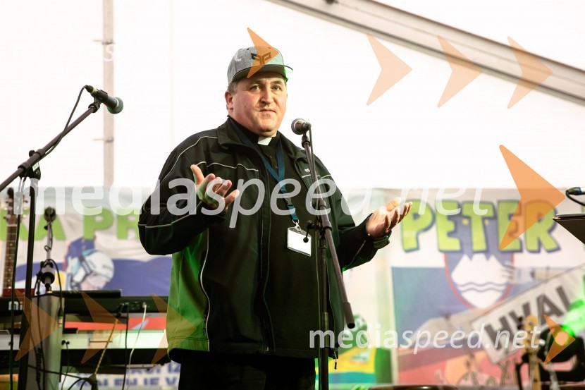 Sprejem smučarskih skakalcev Prevc v rodni Dolenji vas