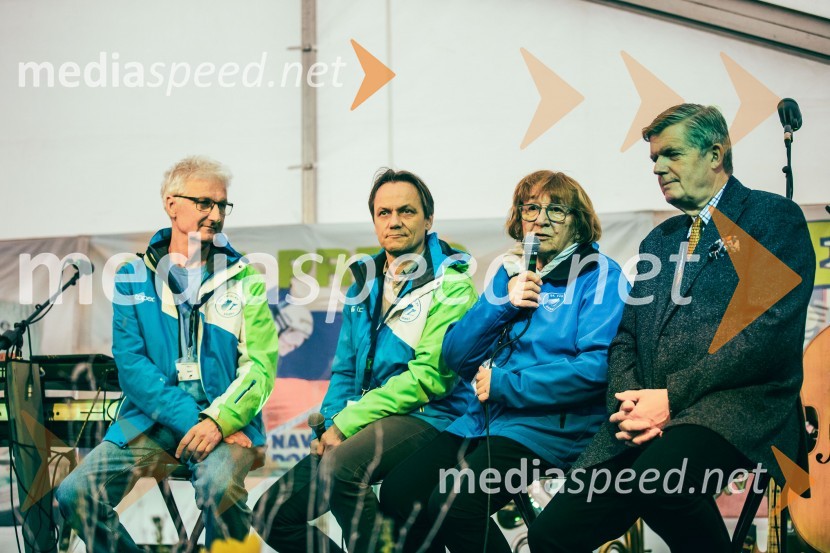  Sandi Čimžar, SK Triglav Kranj;  Sašo Komovec, SK Triglav Kranj;  ... ;  Tomaž Kunstelj, diplomatSprejem smučarskih skakalcev Prevc v rodni Dolenji vas