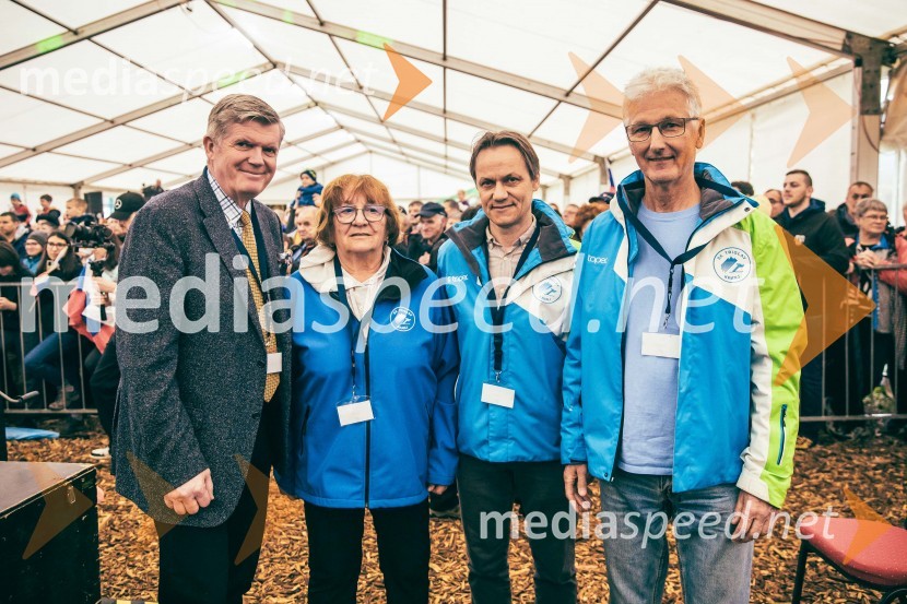  Tomaž Kunstelj, diplomat;  ... ;  Sašo Komovec, SK Triglav Kranj;  Sandi Čimžar, SK Triglav KranjSprejem smučarskih skakalcev Prevc v rodni Dolenji vas