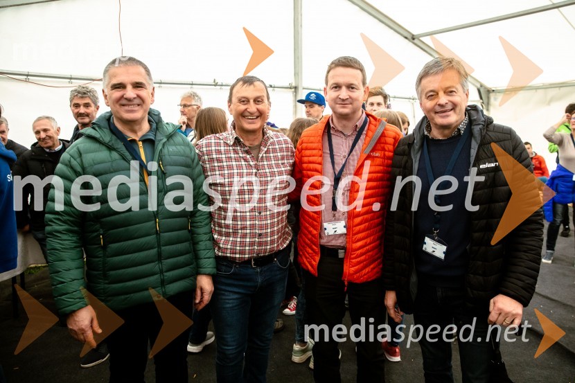  Marko Lotrič, predsednik, Državni svet;  Božidar- Dare Prevc, oče Petra Prevca;  ... ;  ... Sprejem smučarskih skakalcev Prevc v rodni Dolenji vas