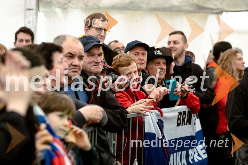 Sprejem smučarskih skakalcev Prevc v rodni Dolenji vas