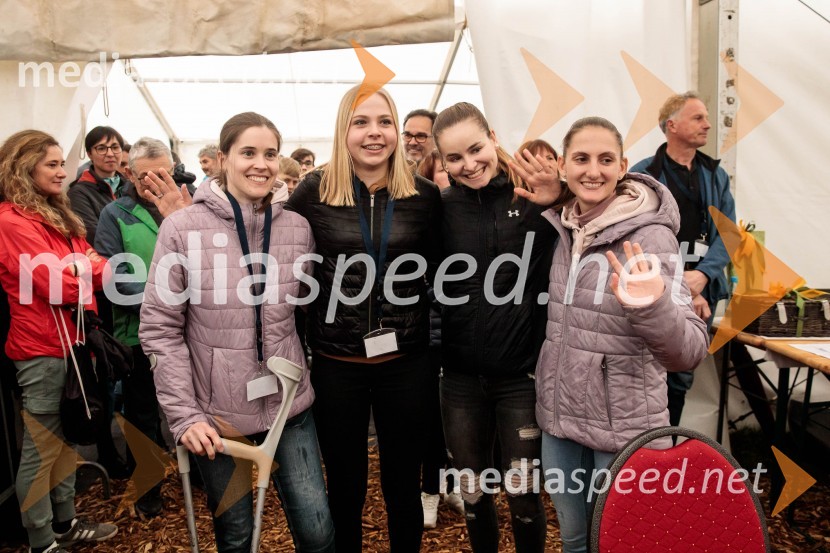  Urša Bogataj, smučarska skakalka;  Taja Bodlaj, smučarska skakalka;  Nika Križnar, smučarska skakalka;  Katra Komar, smučarska skakalkaSprejem smučarskih skakalcev Prevc v rodni Dolenji vas