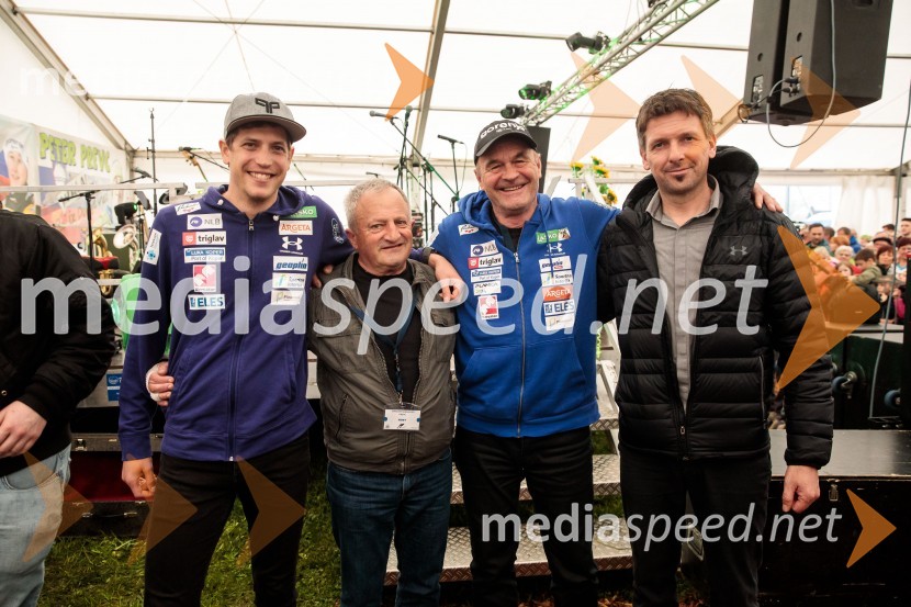  Gašper Vodan, pomočnik trenerja slovenske skakalne reprezentance;  Jani Grilc, pomočnik trenerja slovenske skakalne reprezentance;  Stane  Baloh, nekdanji trener smučarskih skakalk;  Zoran  Zupančič, trener ženske skakalne reprezentanceSprejem smučarskih skakalcev Prevc v rodni Dolenji vas