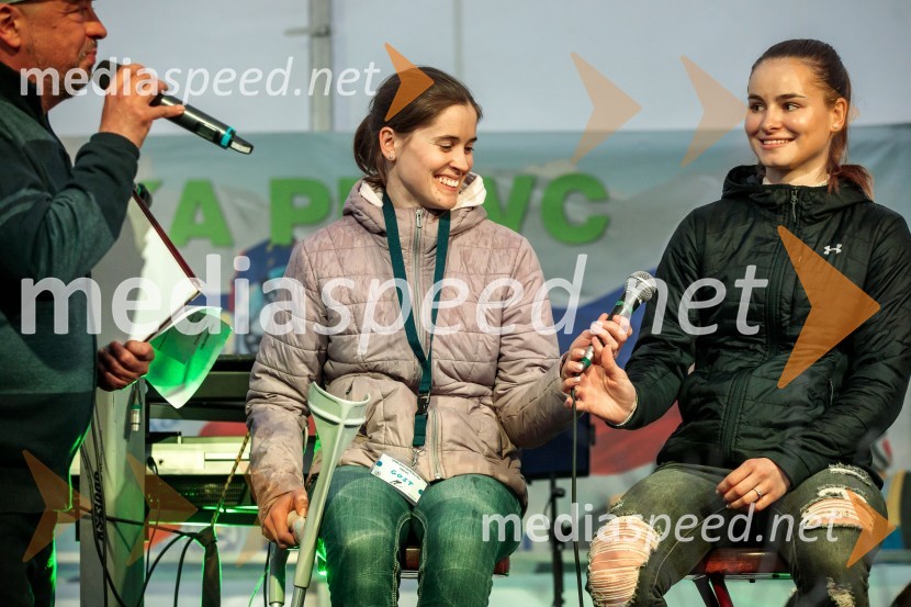  Urška Bogataj, smučarska skakalka;  Nika Križnar, smučarska skakalkaSprejem smučarskih skakalcev Prevc v rodni Dolenji vas