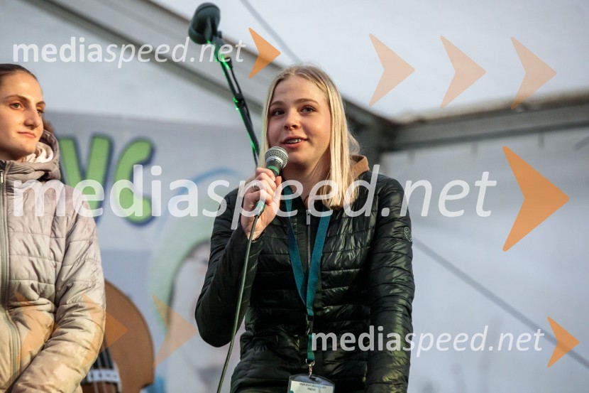  Taja Bodlaj, smučarska skakalkaSprejem smučarskih skakalcev Prevc v rodni Dolenji vas