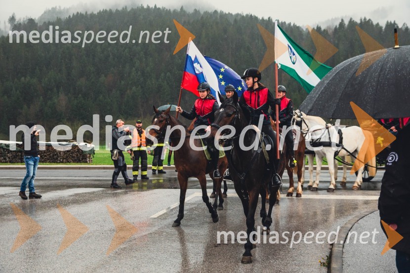 Sprejem smučarskih skakalcev Prevc v rodni Dolenji vas