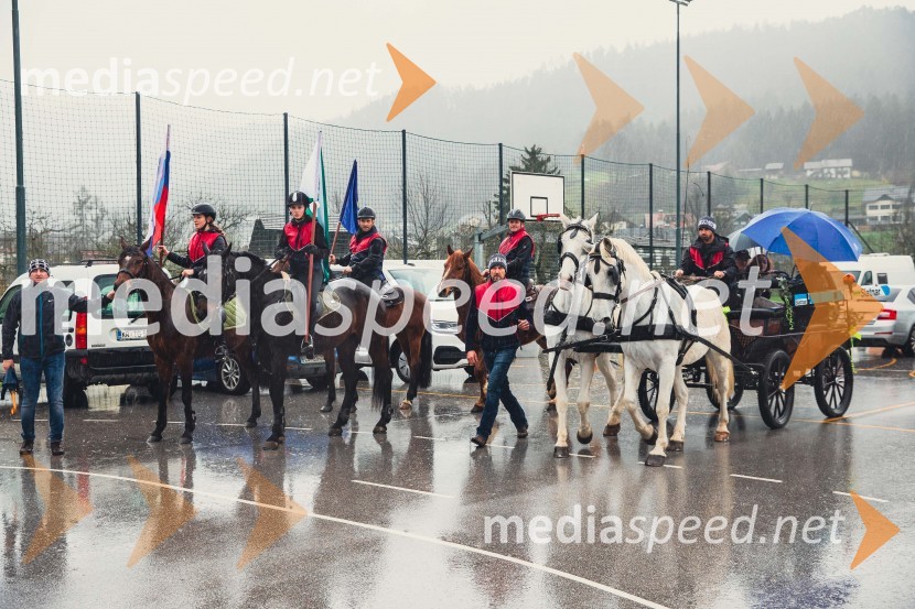 Sprejem smučarskih skakalcev Prevc v rodni Dolenji vas