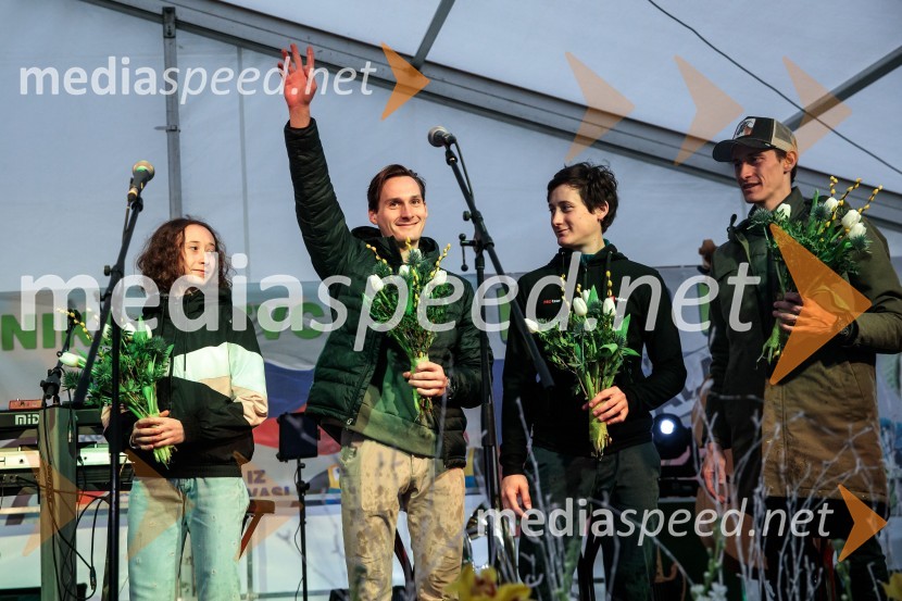  Nika  Prevc, smučarska skakalka;  Domen Prevc, smučarski skakalec;  Cene Prevc, nekdanji smučarski skakalec;  Peter  Prevc, smučarski skakalecSprejem smučarskih skakalcev Prevc v rodni Dolenji vas