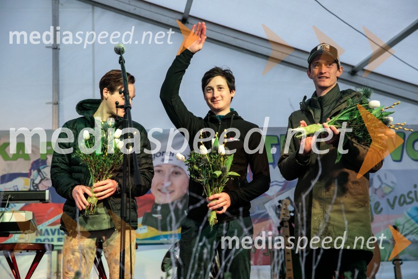  Domen Prevc, smučarski skakalec;  Cene Prevc, nekdanji smučarski skakalec;  Peter  Prevc, smučarski skakalecSprejem smučarskih skakalcev Prevc v rodni Dolenji vas