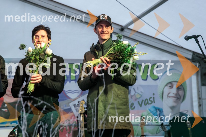  Cene Prevc, nekdanji smučarski skakalec;  Peter  Prevc, smučarski skakalecSprejem smučarskih skakalcev Prevc v rodni Dolenji vas