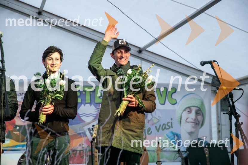  Cene Prevc, nekdanji smučarski skakalec;  Peter  Prevc, smučarski skakalecSprejem smučarskih skakalcev Prevc v rodni Dolenji vas