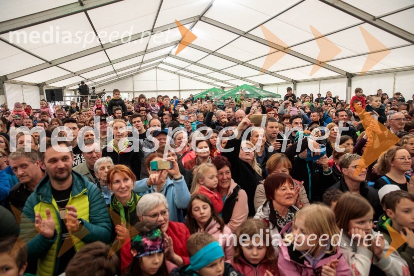 Sprejem smučarskih skakalcev Prevc v rodni Dolenji vas