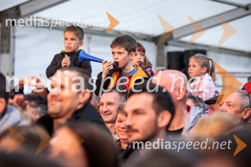 Sprejem smučarskih skakalcev Prevc v rodni Dolenji vas