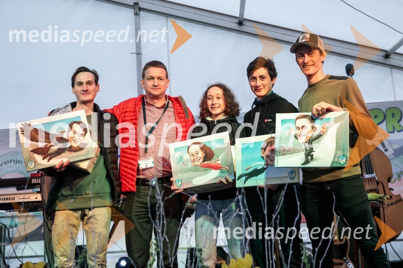  Domen Prevc, smučarski skakalec;  ... ;  Nika  Prevc, smučarska skakalka;  Cene Prevc, nekdanji smučarski skakalec;  Peter  Prevc, smučarski skakalecSprejem smučarskih skakalcev Prevc v rodni Dolenji vas