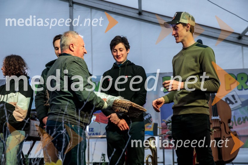  ... ;  Cene Prevc, nekdanji smučarski skakalec;  Peter  Prevc, smučarski skakalecSprejem smučarskih skakalcev Prevc v rodni Dolenji vas