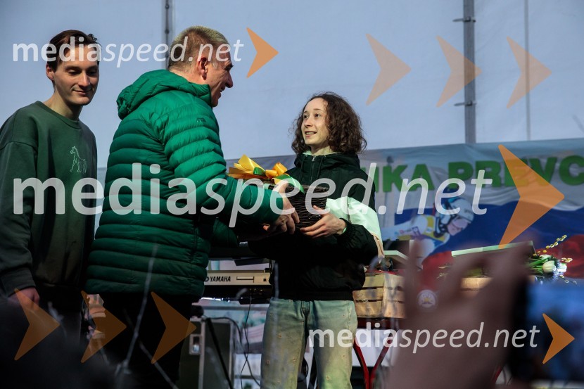  Marko Lotrič, predsednik, Državni svet;  Nika  Prevc, smučarska skakalkaSprejem smučarskih skakalcev Prevc v rodni Dolenji vas