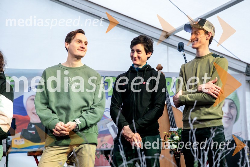  Domen Prevc, smučarski skakalec;  Cene Prevc, nekdanji smučarski skakalec;  Peter  Prevc, smučarski skakalecSprejem smučarskih skakalcev Prevc v rodni Dolenji vas