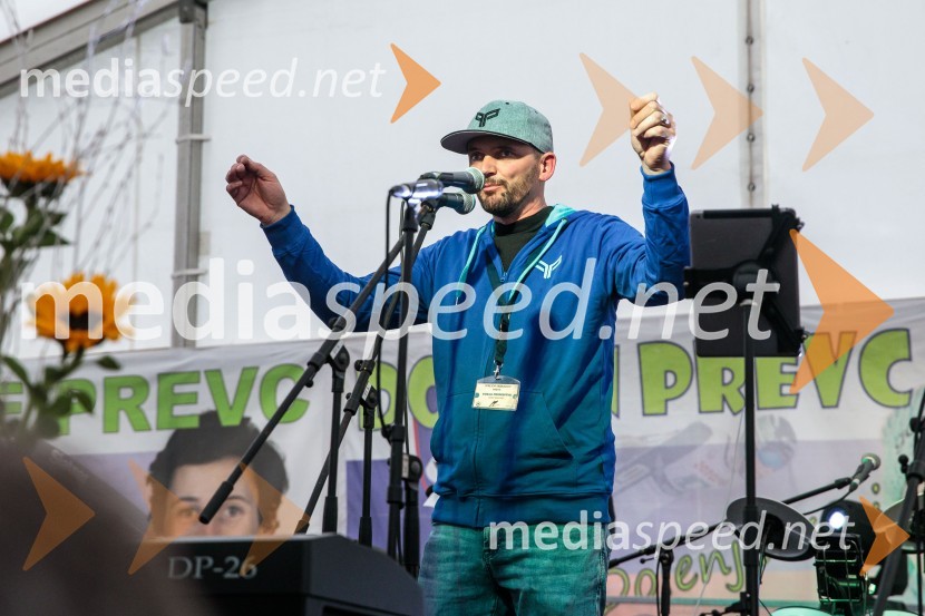 Sprejem smučarskih skakalcev Prevc v rodni Dolenji vas