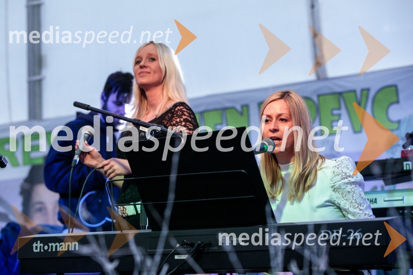 Sprejem smučarskih skakalcev Prevc v rodni Dolenji vas