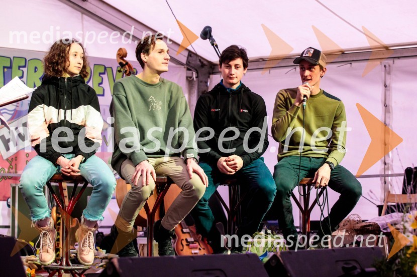  Nika  Prevc, smučarska skakalka;  Domen Prevc, smučarski skakalec;  Cene Prevc, nekdanji smučarski skakalec;  Peter  Prevc, smučarski skakalecSprejem smučarskih skakalcev Prevc v rodni Dolenji vas