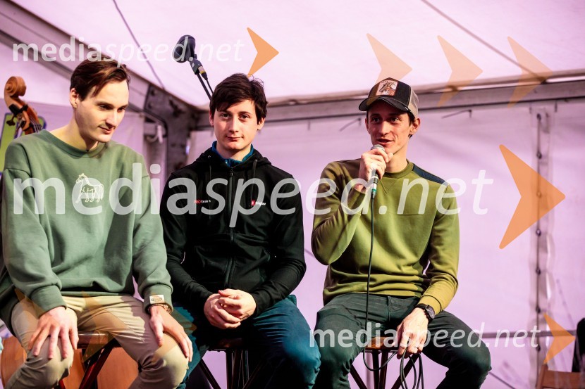  Domen Prevc, smučarski skakalec;  Cene Prevc, nekdanji smučarski skakalec;  Peter  Prevc, smučarski skakalecSprejem smučarskih skakalcev Prevc v rodni Dolenji vas