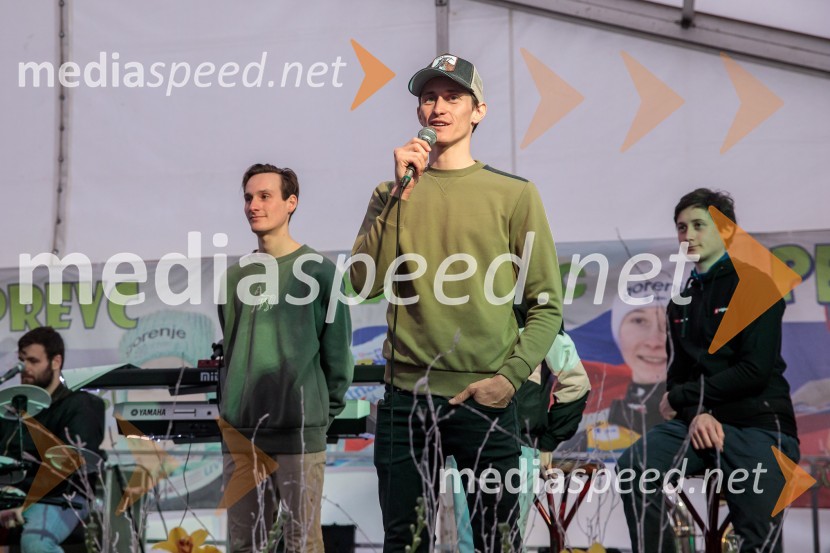  Peter  Prevc, smučarski skakalecSprejem smučarskih skakalcev Prevc v rodni Dolenji vas