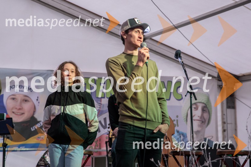  Nika  Prevc, smučarska skakalka;  Peter  Prevc, smučarski skakalecSprejem smučarskih skakalcev Prevc v rodni Dolenji vas