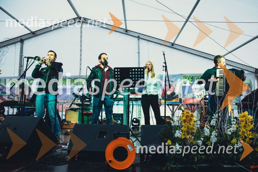 Sprejem smučarskih skakalcev Prevc v rodni Dolenji vas