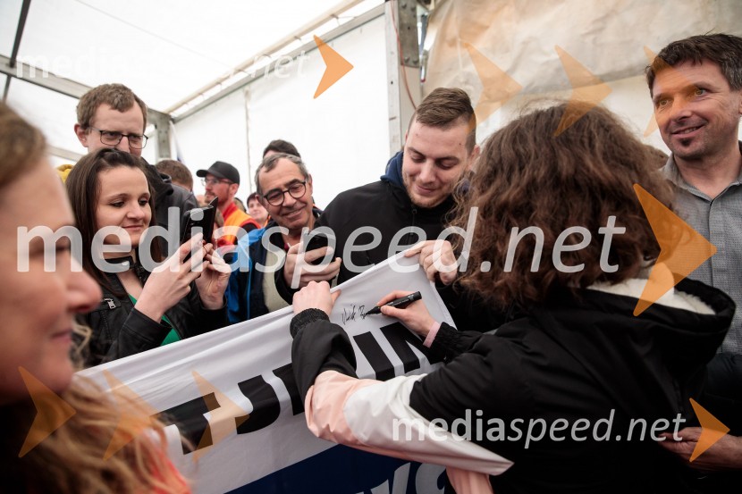 Sprejem smučarskih skakalcev Prevc v rodni Dolenji vas