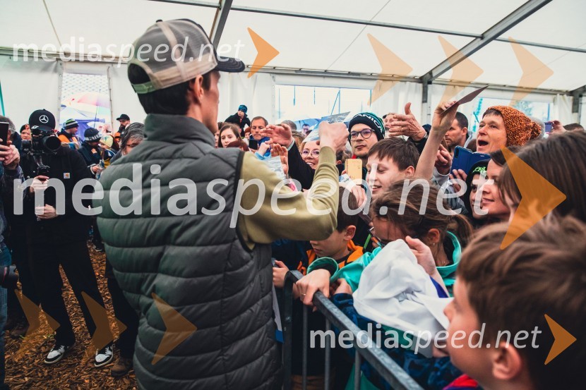  Peter  Prevc, smučarski skakalecSprejem smučarskih skakalcev Prevc v rodni Dolenji vas