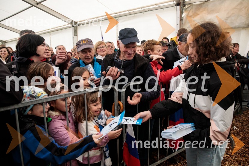  Nika  Prevc, smučarska skakalkaSprejem smučarskih skakalcev Prevc v rodni Dolenji vas