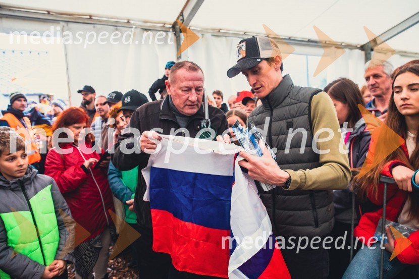  ... ;  Peter  Prevc, smučarski skakalecSprejem smučarskih skakalcev Prevc v rodni Dolenji vas