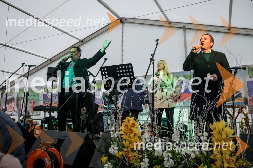 Sprejem smučarskih skakalcev Prevc v rodni Dolenji vas