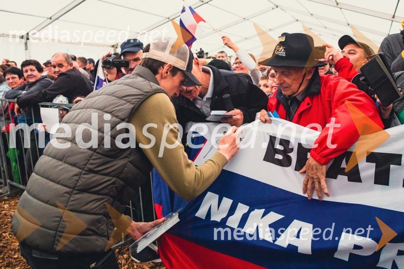  Peter  Prevc, smučarski skakalecSprejem smučarskih skakalcev Prevc v rodni Dolenji vas