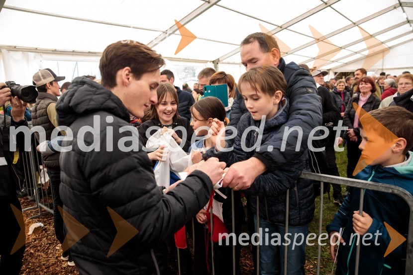  Domen Prevc, smučarski skakalecSprejem smučarskih skakalcev Prevc v rodni Dolenji vas