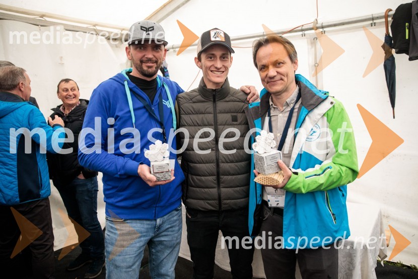  ... ;  Peter  Prevc, smučarski skakalec;  Sašo Komovec, SK Triglav KranjSprejem smučarskih skakalcev Prevc v rodni Dolenji vas