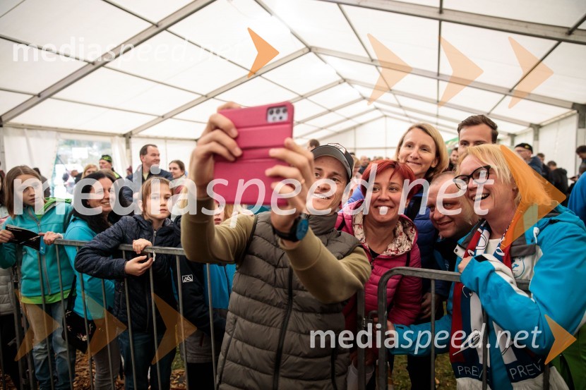  Peter  Prevc, smučarski skakalecSprejem smučarskih skakalcev Prevc v rodni Dolenji vas