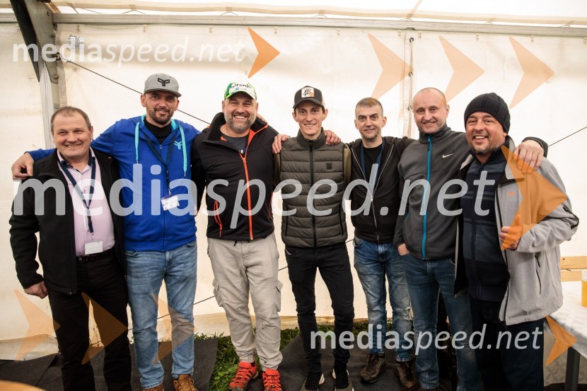  ... ;  ... ;  ... ;  Peter  Prevc, smučarski skakalec;  ... ;  ... ;  Bojan Makovec, povezovalec programaSprejem smučarskih skakalcev Prevc v rodni Dolenji vas