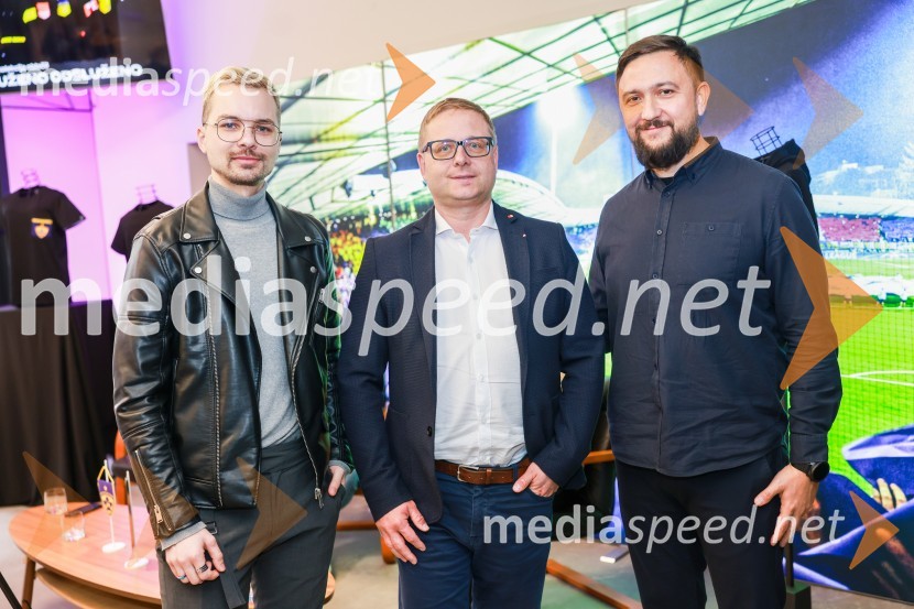  David Hojnik, modni oblikovalec DH fashion;  Aleš Petejan, direktor marketinga, Mastercard;  Goran Radinovič, direktor, agencija AritmijaEkskluzivna predstavitev zbirateljske kolekcije oblačil, ustvarjene iz ikoničnih nogometnih dresov