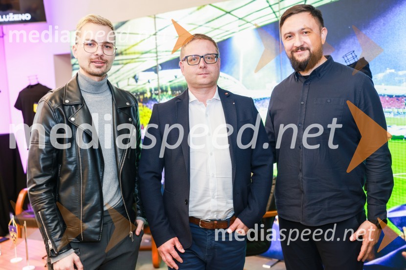  David Hojnik, modni oblikovalec DH fashion;  Aleš Petejan, direktor marketinga, Mastercard;  Goran Radinovič, direktor, agencija AritmijaEkskluzivna predstavitev zbirateljske kolekcije oblačil, ustvarjene iz ikoničnih nogometnih dresov